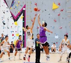 慈善足球赛｜红军蓝狮元老队重现经典 高佬跳机械人舞庆祝进球